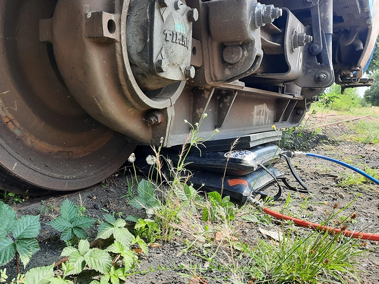 Air Jack Under Train