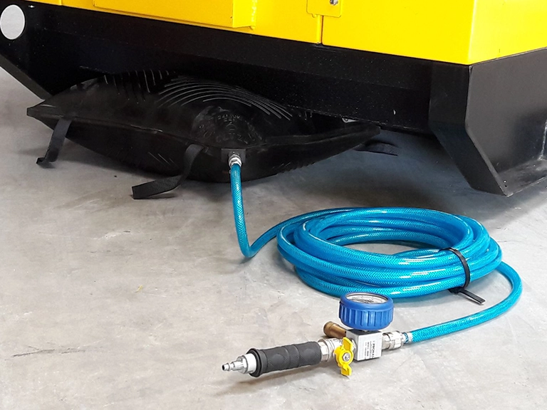 Air Jack Under Equipment
